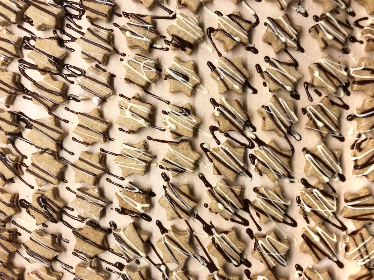 Weihnachtsrezept: Zimtsterne mit Uhudlermarmelade