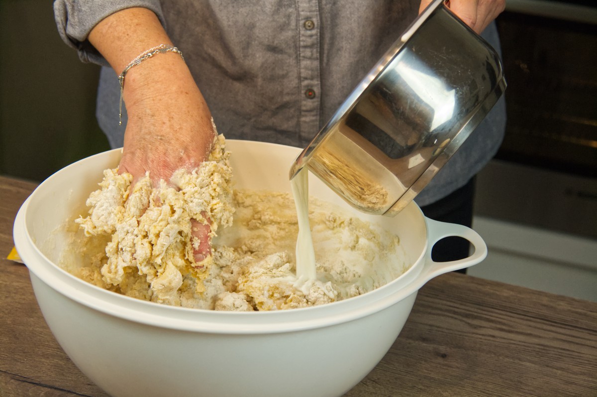 restliche Milch hinzufügen